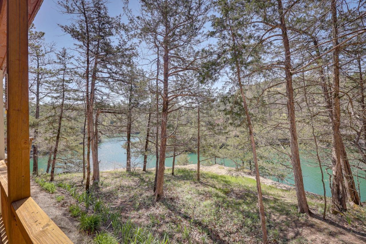 Cliffside Eureka Springs Cabin With Beaver Lake View Exteriör bild
